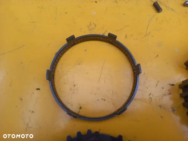 Synchronizator 3-4 bieg skrzyni Dynashift Massey Ferguson 6180 - 2