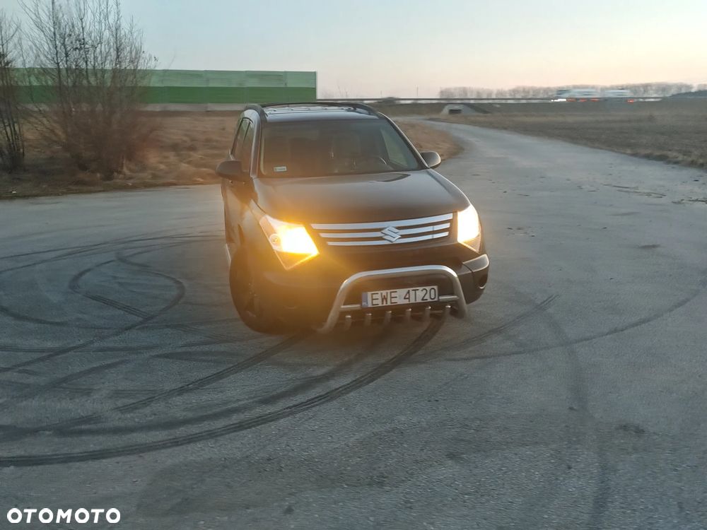 Suzuki XL7 - 8