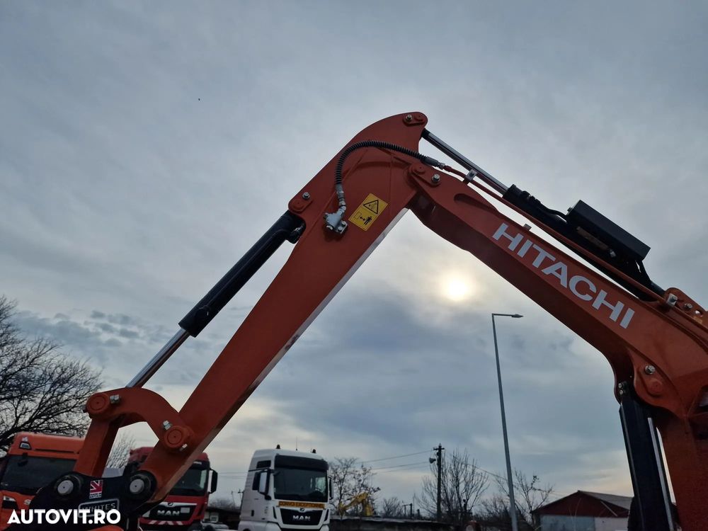 Hitachi 3,7t, ZX33U-6, cupla rapida+2 cupe excavare+cupa taluz, inst picon, Aer conditionat, lama nivelare, produs in JAPONIA, garantie 1an, posibilitate leasing-44.900 EUR+Tva - 15
