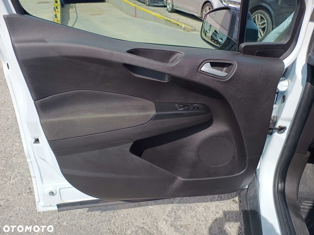 Ford Transit Courier - 11