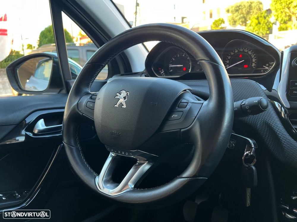 Peugeot 208 1.2 PureTech Style - 9