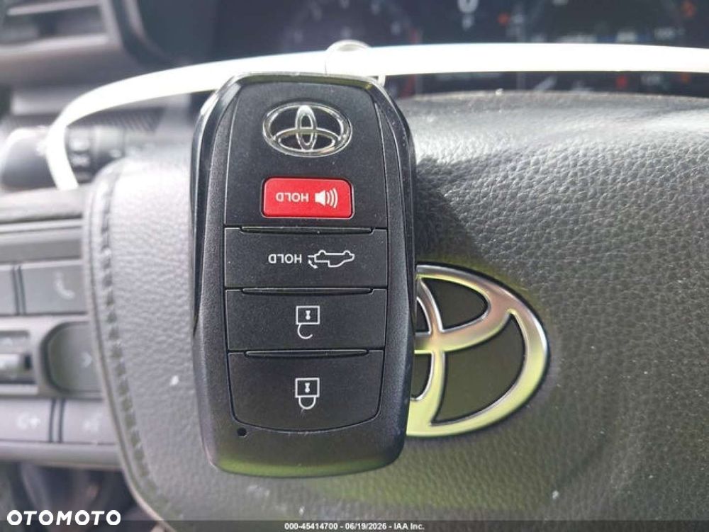 Toyota Tacoma - 14