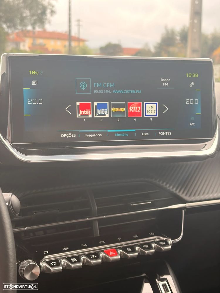 Peugeot e-2008 Allure - 11