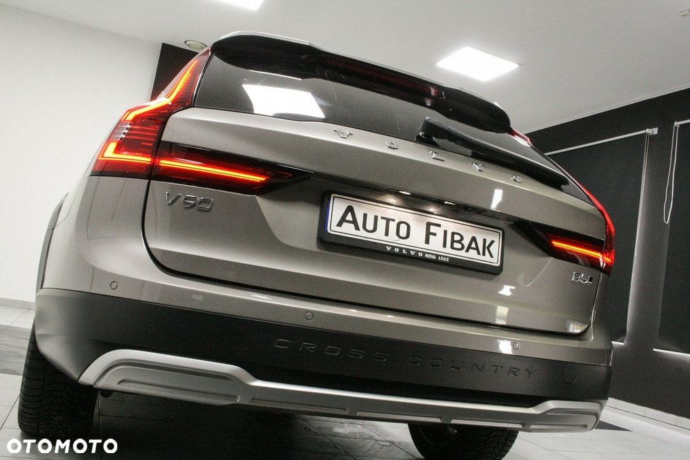 Volvo V90 Cross Country - 10