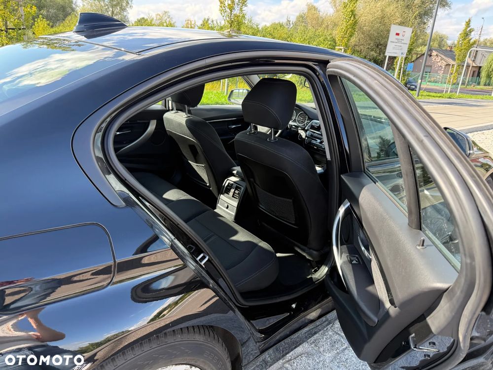 BMW Seria 3 318i Sport Line - 18