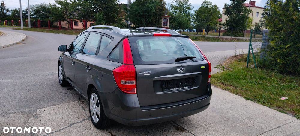 Kia Ceed - 10