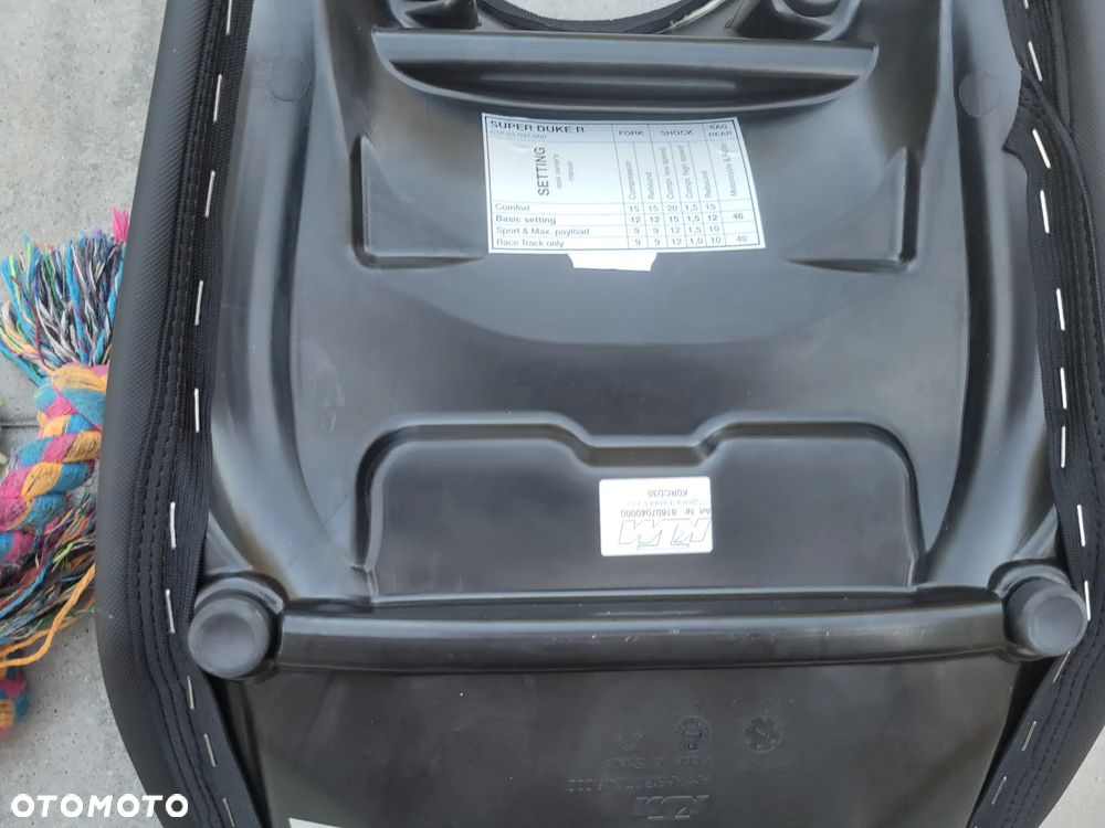 Siedzenie kierowcy, fotel, kanapa przód KTM 125 390 Duke - 17