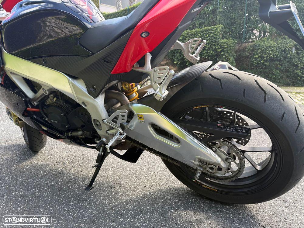 Aprilia RSV 4 Factory - 14