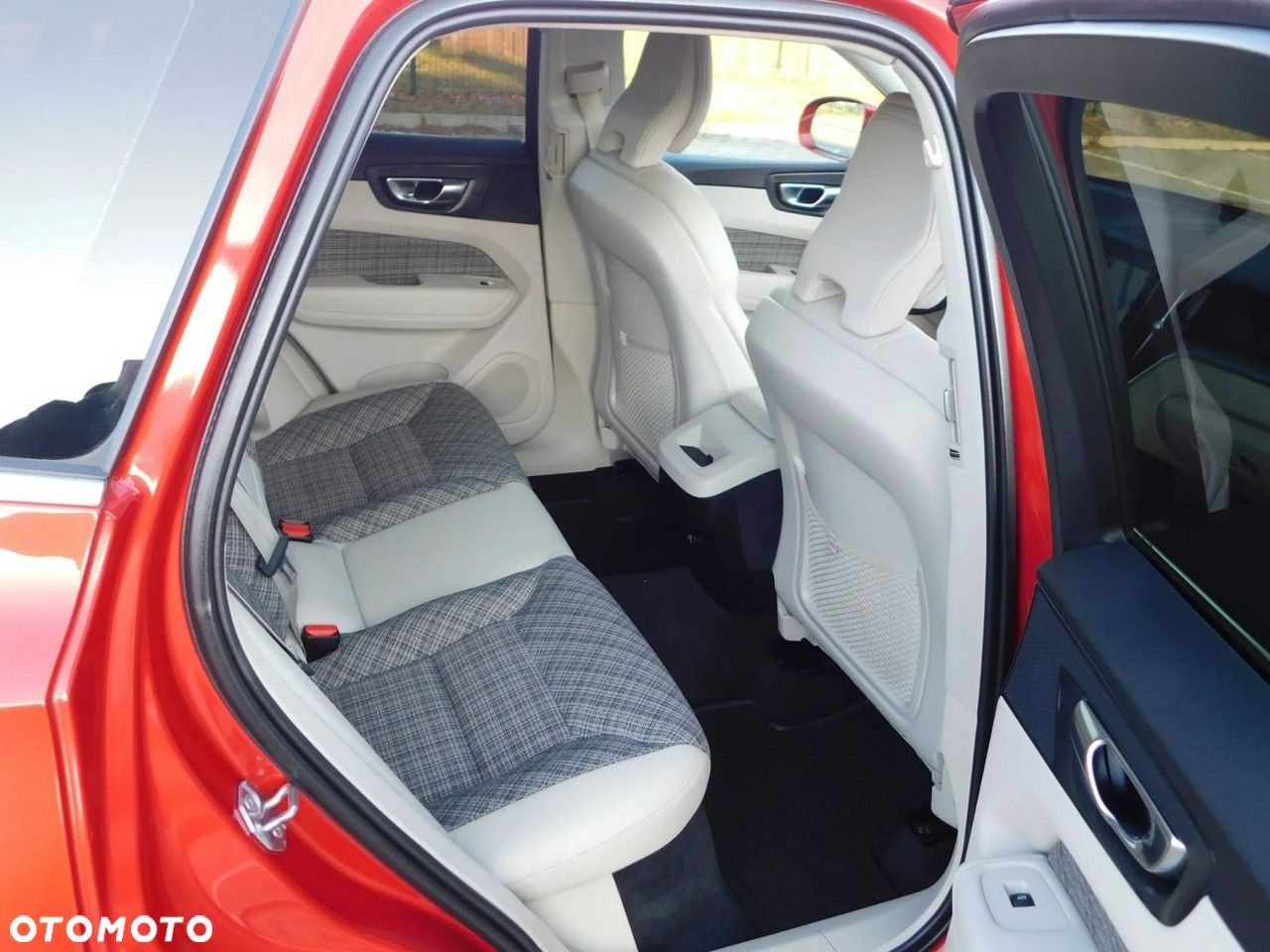 Volvo XC 60 D4 Momentum Pro - 9