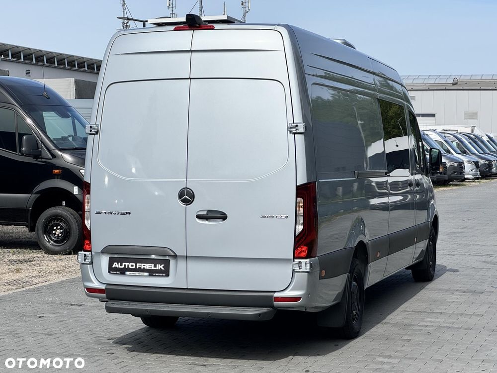 Mercedes-Benz Sprinter - 6