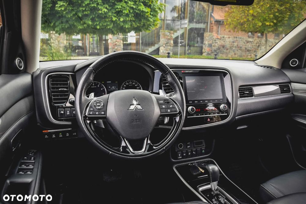 Mitsubishi Outlander 2.0 Intense + Navi 4WD CVT - 27