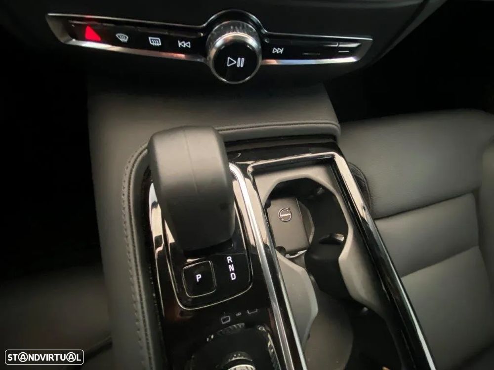 Volvo V60 2.0 T8 AWD TE Plus Dark - 17