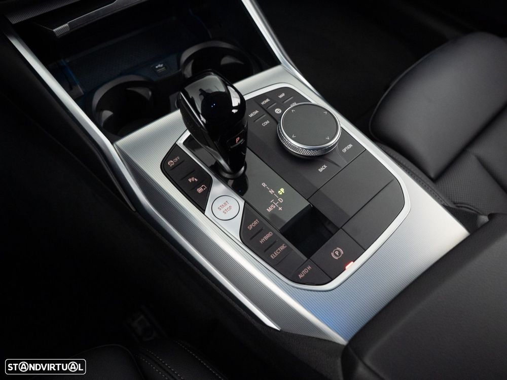 BMW 330 e Line Luxury Auto - 25