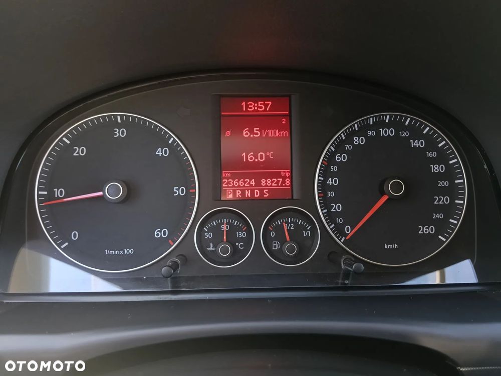 Volkswagen Touran 1.9 TDI Trendline DSG - 24