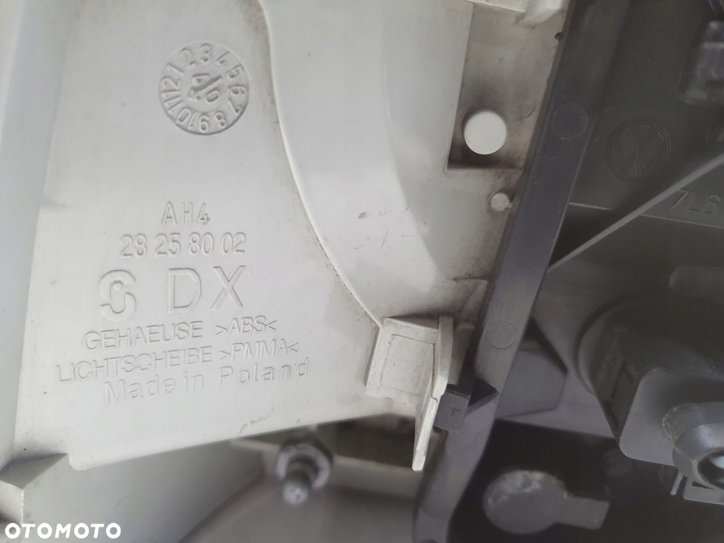 Vw Touareg I 02-06 TYLNA LAMPA PRAWA prawy tył pasażera 28258002 - 9