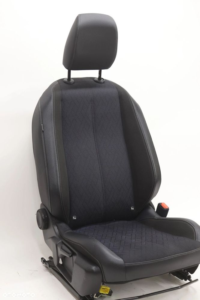 Opel Corsa F fotel przód prawy - 5