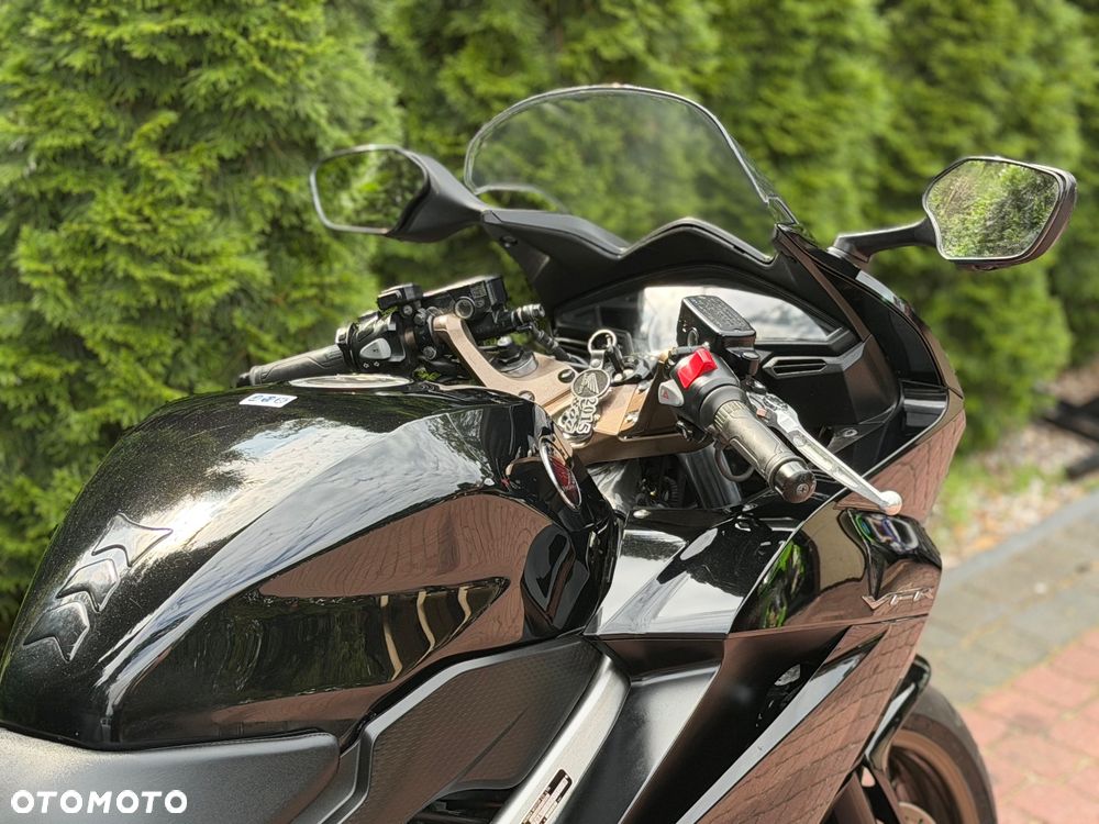 Honda VFR - 14