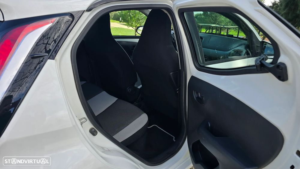 Toyota Aygo 1.0 X-Play+AC+X-Touch - 32