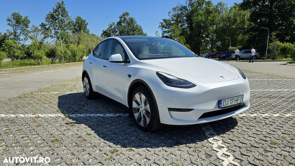 Tesla Model Y - 1