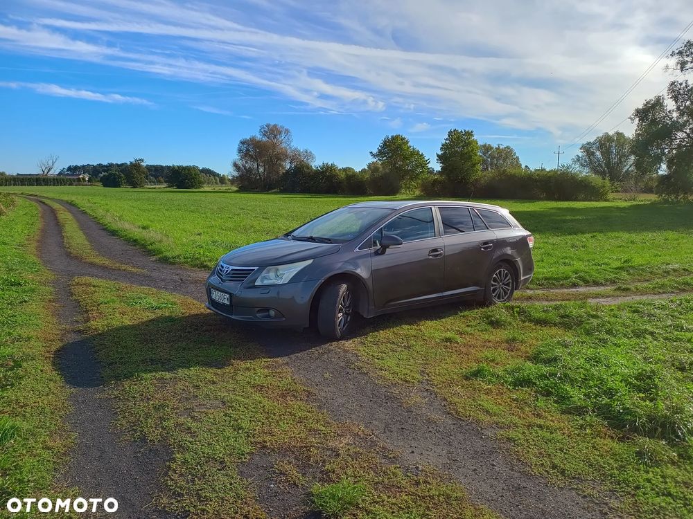 Toyota Avensis - 2