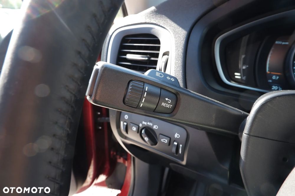 Volvo V40 D2 Momentum - 16