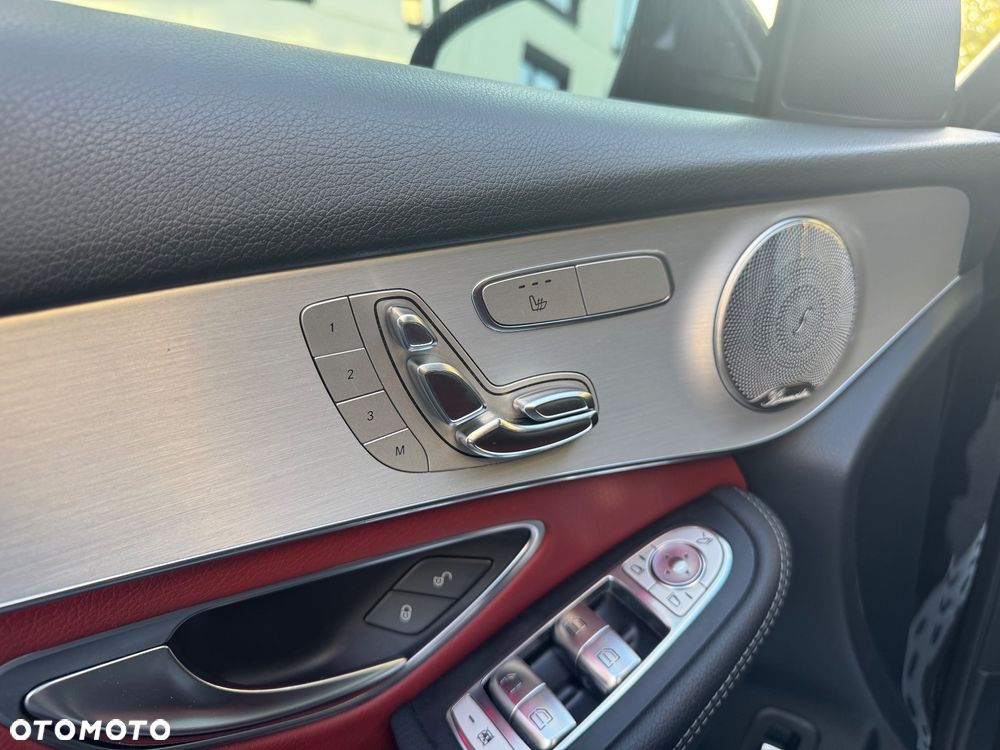 Mercedes-Benz GLC 300 4Matic 9G-TRONIC AMG Line Advanced - 17