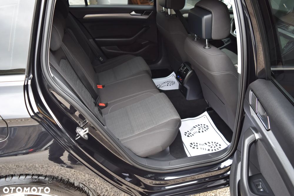 Volkswagen Passat Variant 2.0 TDI Elegance DSG - 35