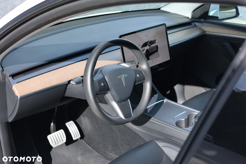 Tesla Model Y Performance Dual Motor AWD - 13