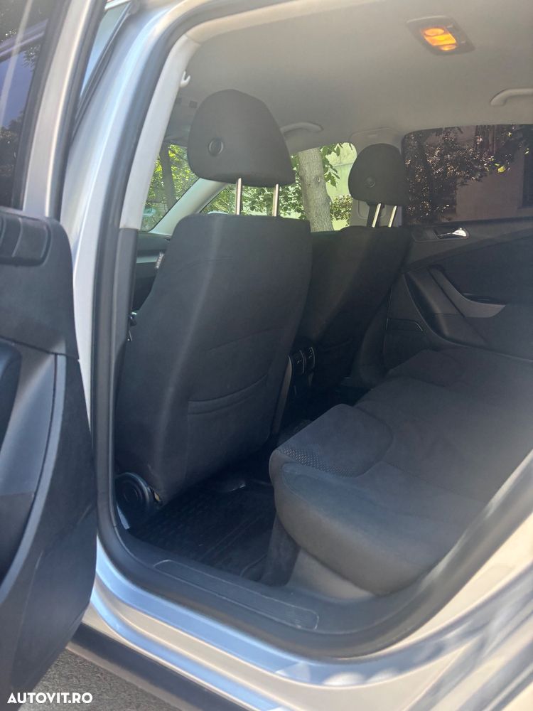 Volkswagen Passat 1.6 FSI Comfortline - 12