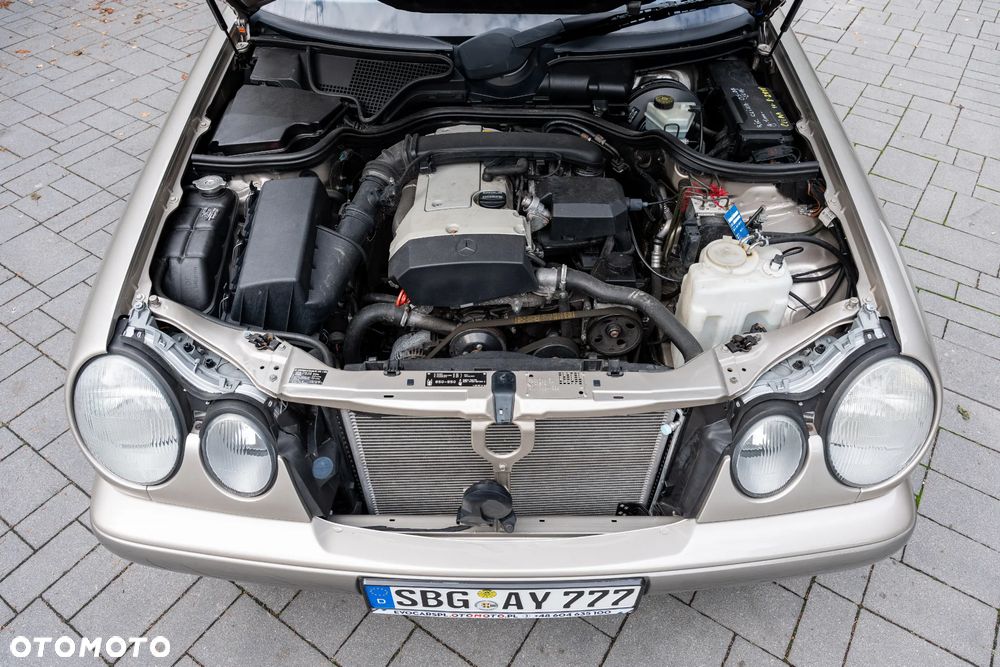 Mercedes-Benz Klasa E 200 - 19