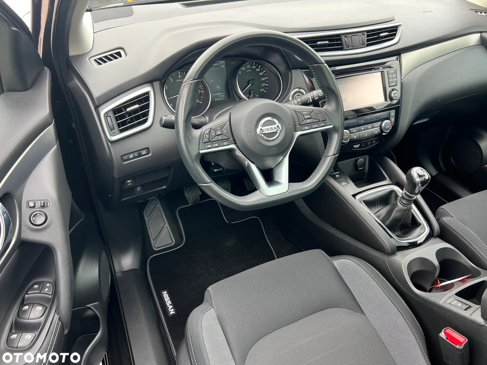 Nissan Qashqai 1.6 DIG-T N-Connecta - 28