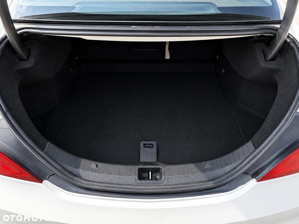 Mercedes-Benz CLA 250 4Matic 7G-DCT - 19