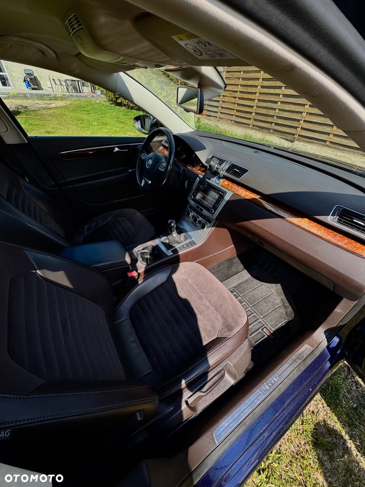 Volkswagen Passat 2.0 TDI Highline - 14