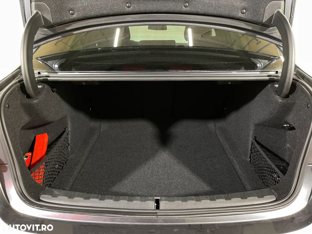 BMW Seria 3 318d AT MHEV - 12