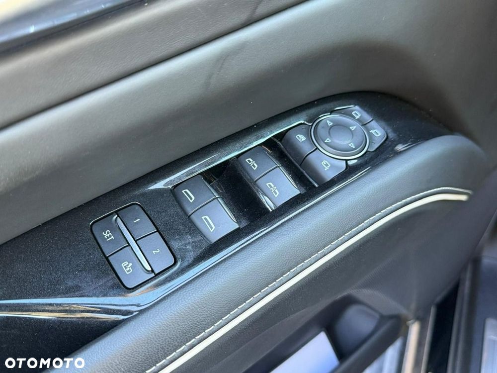 Cadillac Escalade - 16