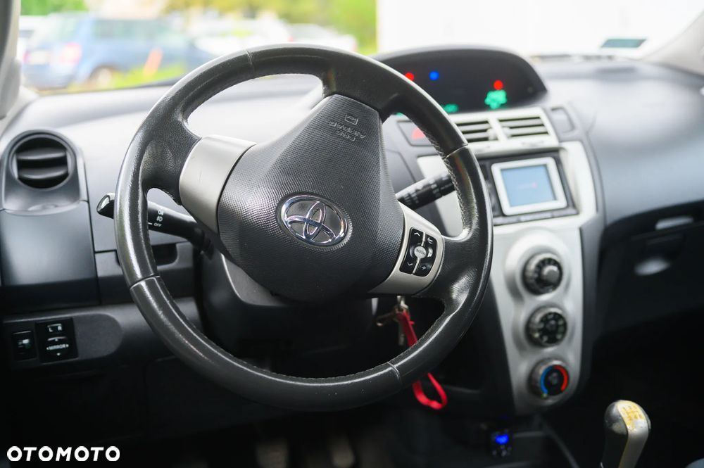 Toyota Yaris 1.3 Terra Gold - 6