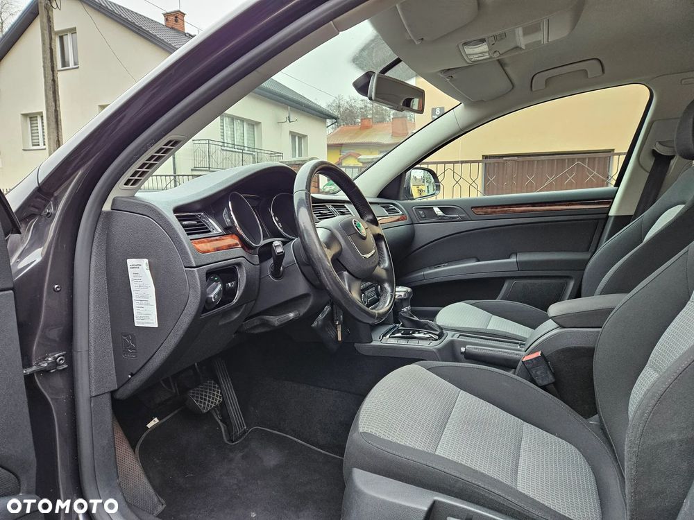 Skoda Superb 2.0 TDI DSG Elegance - 27
