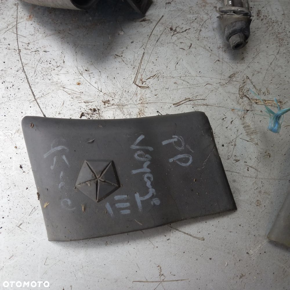 GRAND VOYAGER III 3 nakładka błotnika listwa antena zaślepkabłotnik chrysler voyager III 3 oryginał - 4