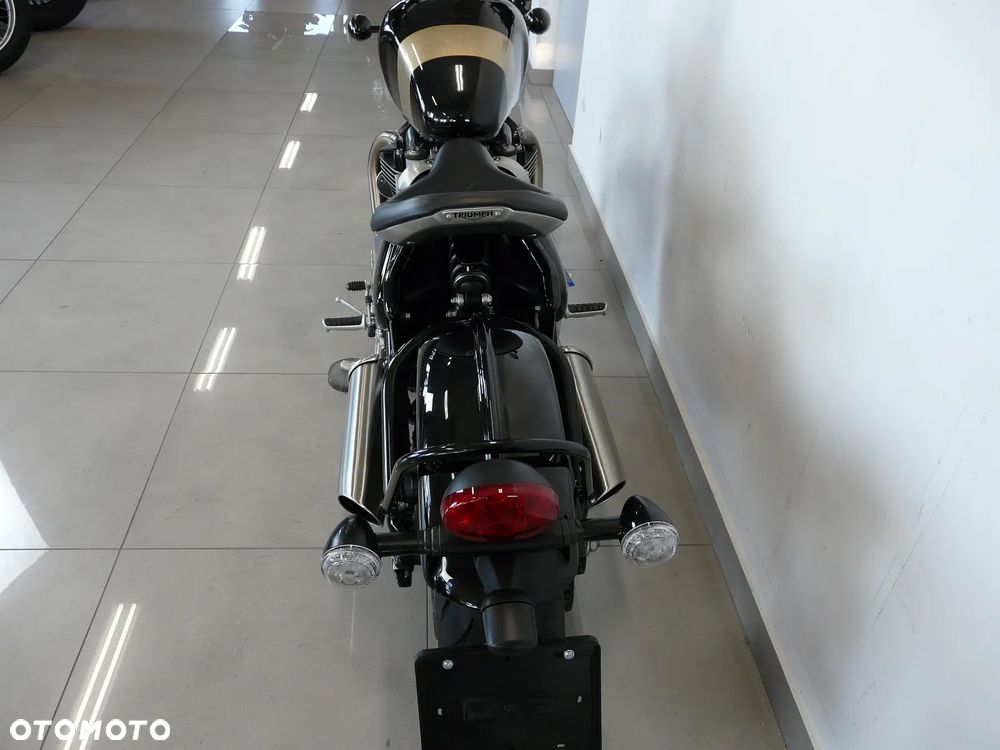 Triumph Bonneville Bobber - 11