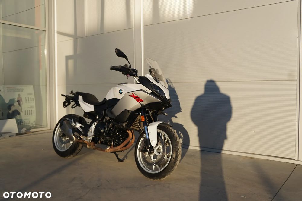BMW F - 19