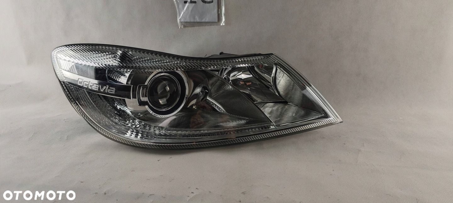 Skoda Octavia II LIFT XENON PRAWY REFLEKTOR LAMPA 1Z1941016G - 2