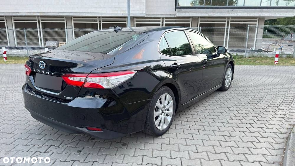 Toyota Camry Luxury - 9