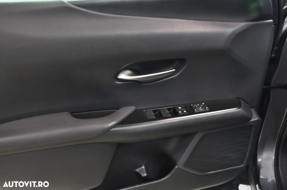 Lexus UX 250h FWD Executive - 8