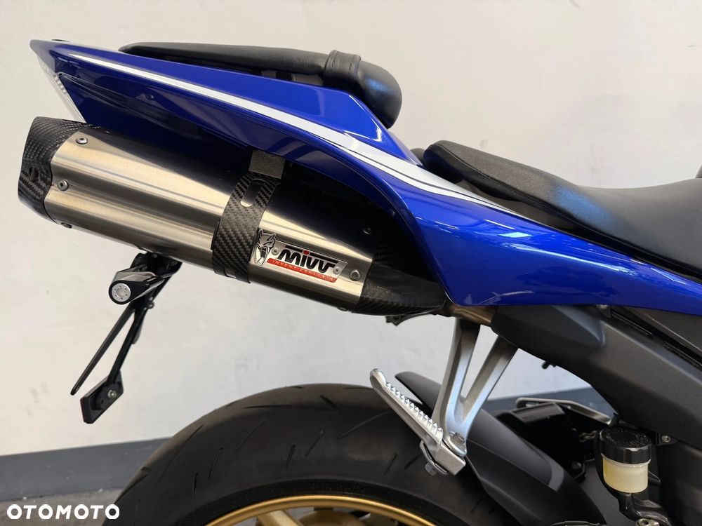 Yamaha R1 - 19