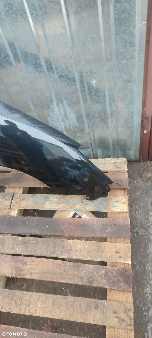 BŁOTNIK PRAWY PRZÓD MAZDA 3 BL 09 -11R BEZ OTWORU NA KIERUNKOWSKAZ KOL. 16W - 15