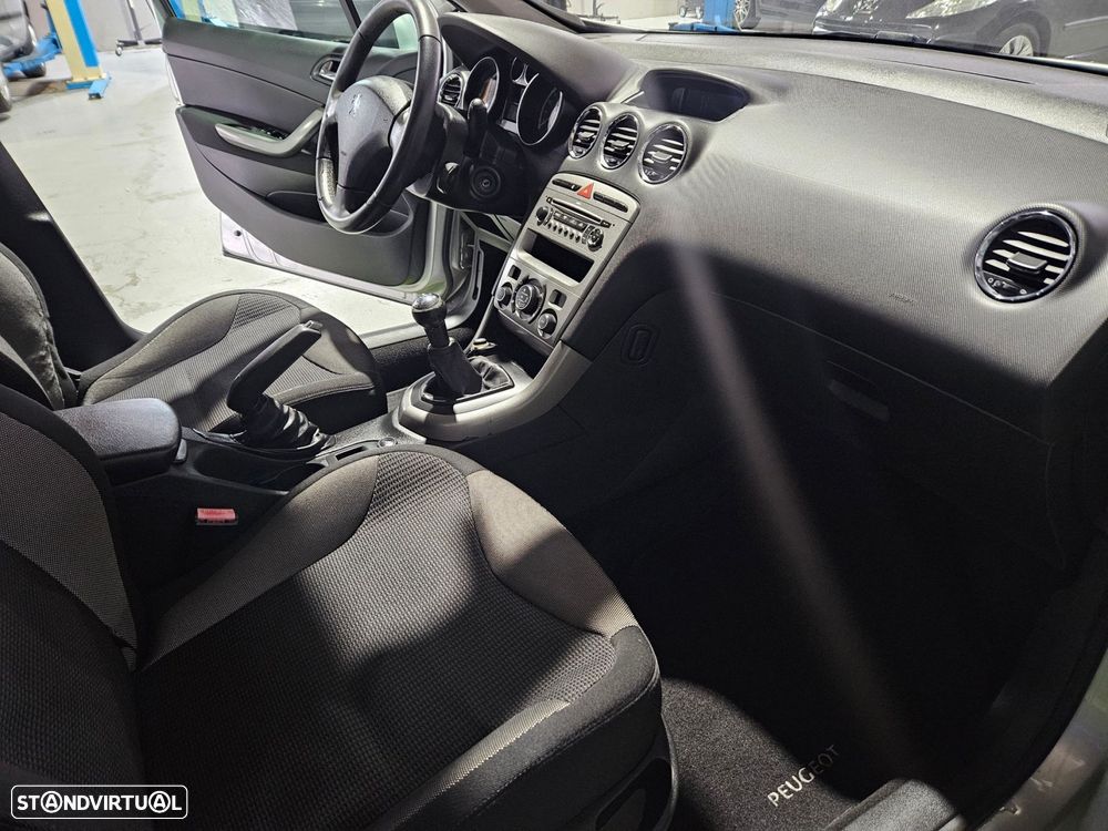 Peugeot 308 1.4 16V Executive - 16