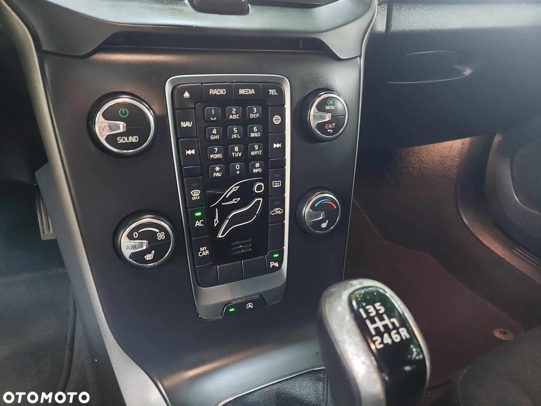 Volvo V40 D2 - 12