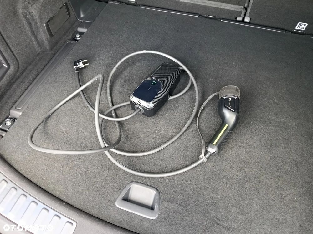Land Rover Discovery Sport P300e R-Dynamic - 33