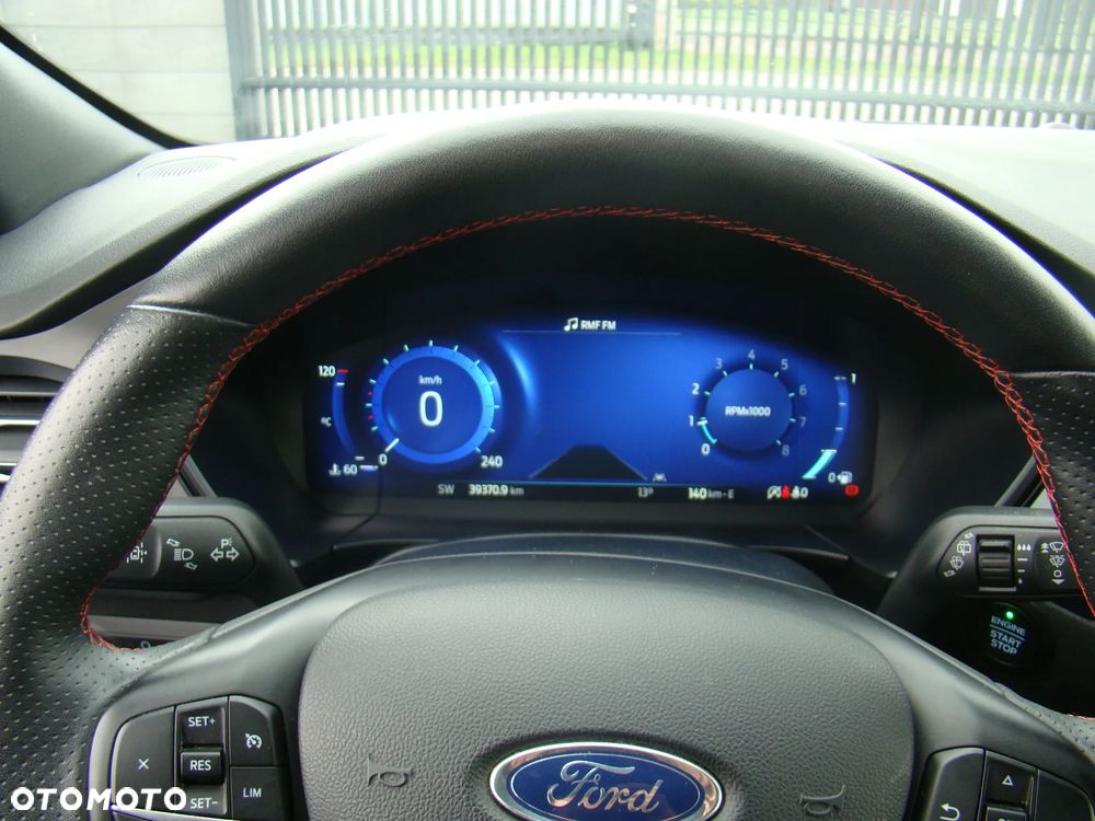 Ford Kuga 1.5 EcoBoost ST-LINE - 24
