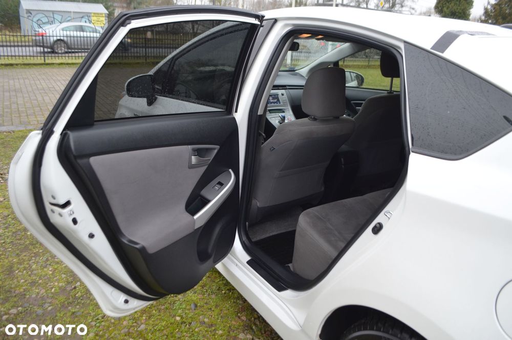 Toyota Prius (Hybrid) - 20